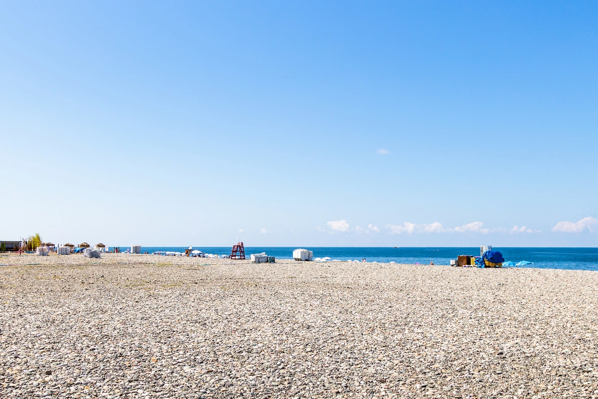 Plage italienne au bord d’une mer calme
